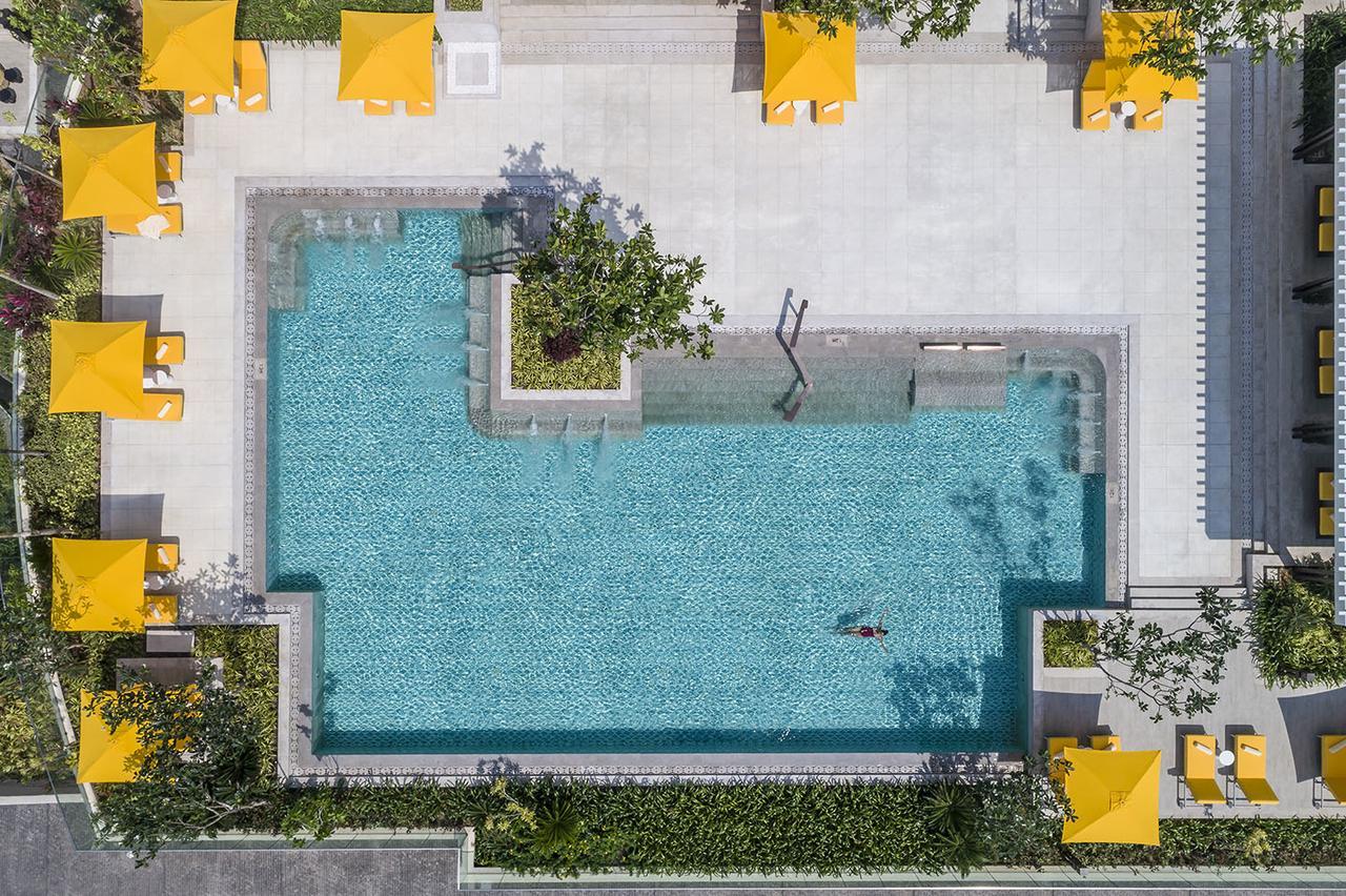 Shangri-La Kolombo Zewnętrze zdjęcie Aerial view of the pool at the hotel